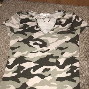 :)women’s large shirt perfectly good condition